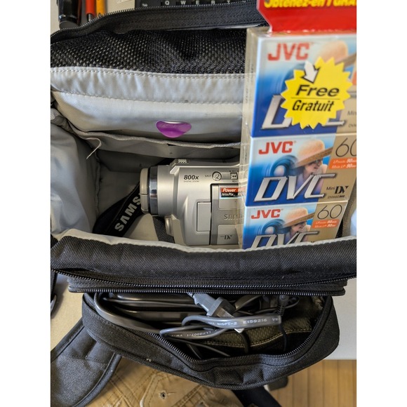 VTG Samsung SC-D23 NTSC Mini DV Camcorder Charger Bag Cord Mini DV Tapes Tested - Picture 1 of 10